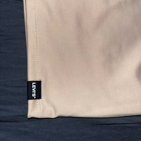 NWT Levi's Active Top - COPY - Picture 4 of 5